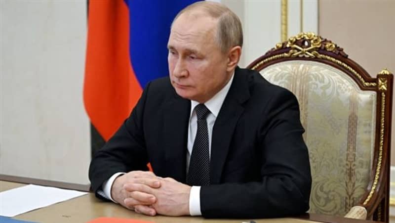 خبير: روسيا قادرة على احتواء العقوبات الغربية ويجب منحها حزام أمان