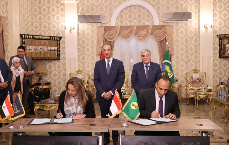 بروتوكول بين محافظــة المنيا و”القومى للاتصالات” بشأن التعاون بمجال تنمية مهارات الكوادر العاملة بوحدات التحول الرقمى