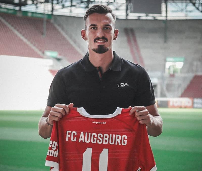 أوجسبورج يضم ميرجيم بيريشا من فناربخشه التركي