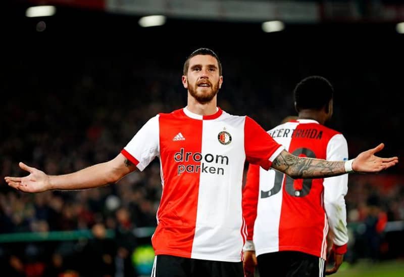 بورنموث يتعاقد مع المدافع الأرجنتيني سينسي