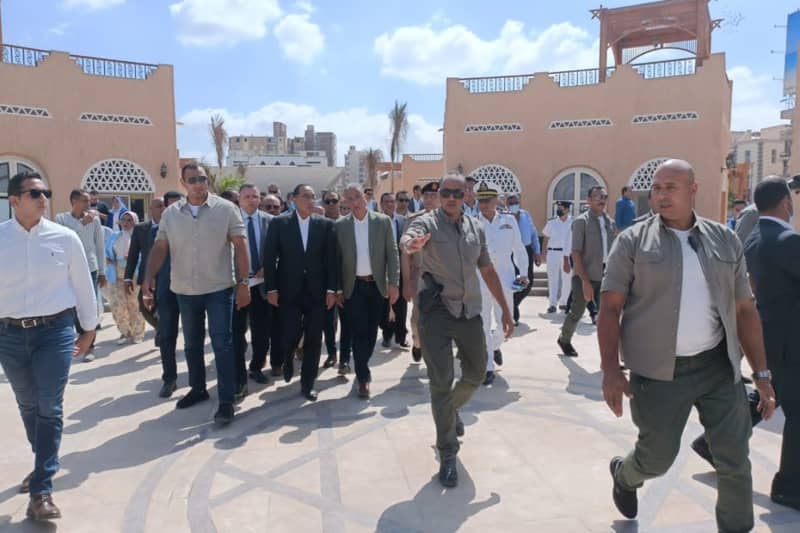 رئيس الوزراء يتفقد أعمال تطوير منطقة السواقي بمدينة الفيوم