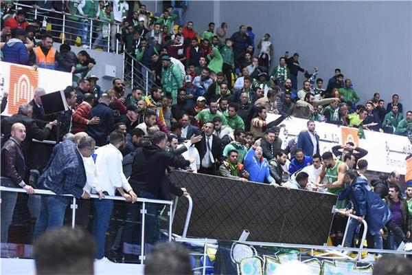 توقف مباراة الأهلى والاتحاد عقب انهيار صالة حسن مصطفى
