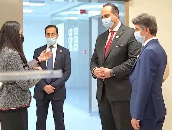 رئيس هيئة الرعاية الصحية يتفقد معرض “منامة هيلث”