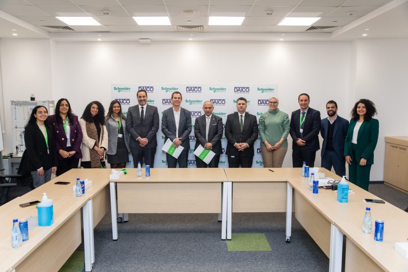 شنايدر إلكتريك توقع عقد شراكة مع داتكو