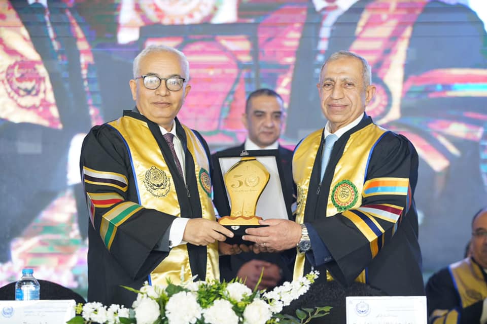 وزير التعليم يشهد مراسم احتفال الأكاديمية العربية بتخريج دفعة جديدة