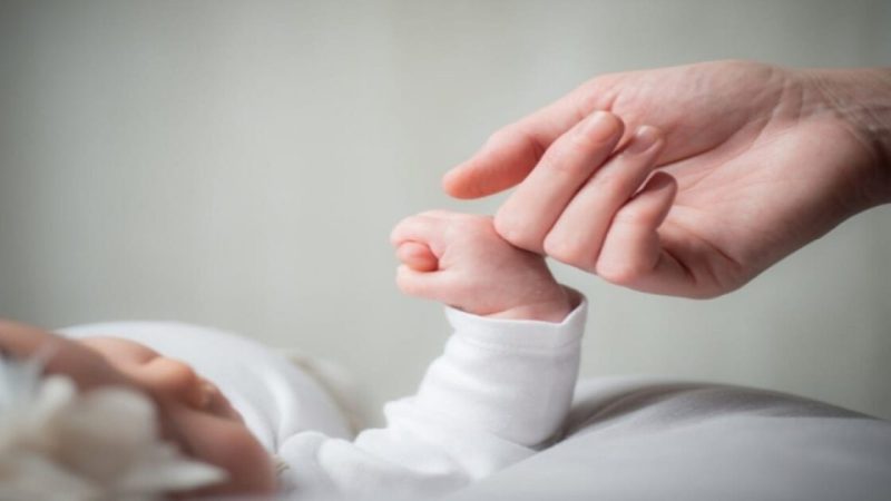 ولادة طفل بزراع ثالث في الظهر