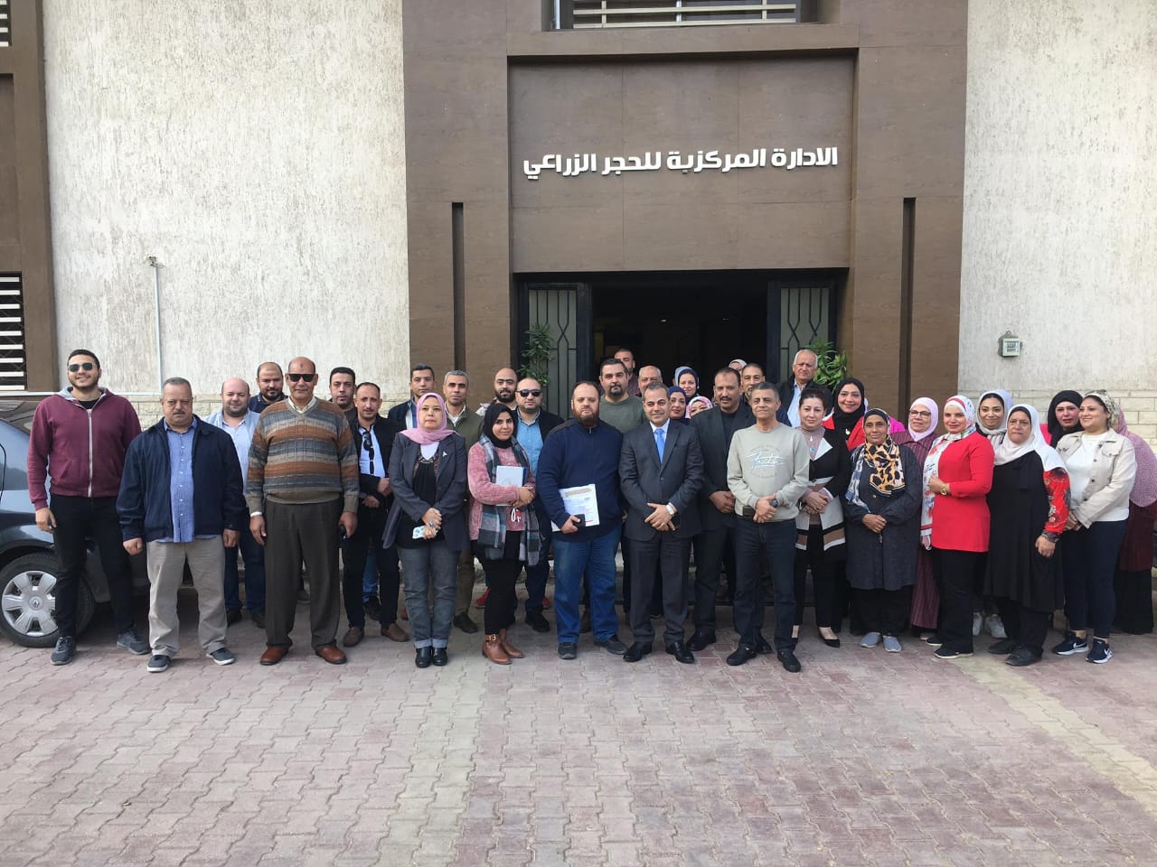 العاملون بالعلاقات والحجر الزراعي