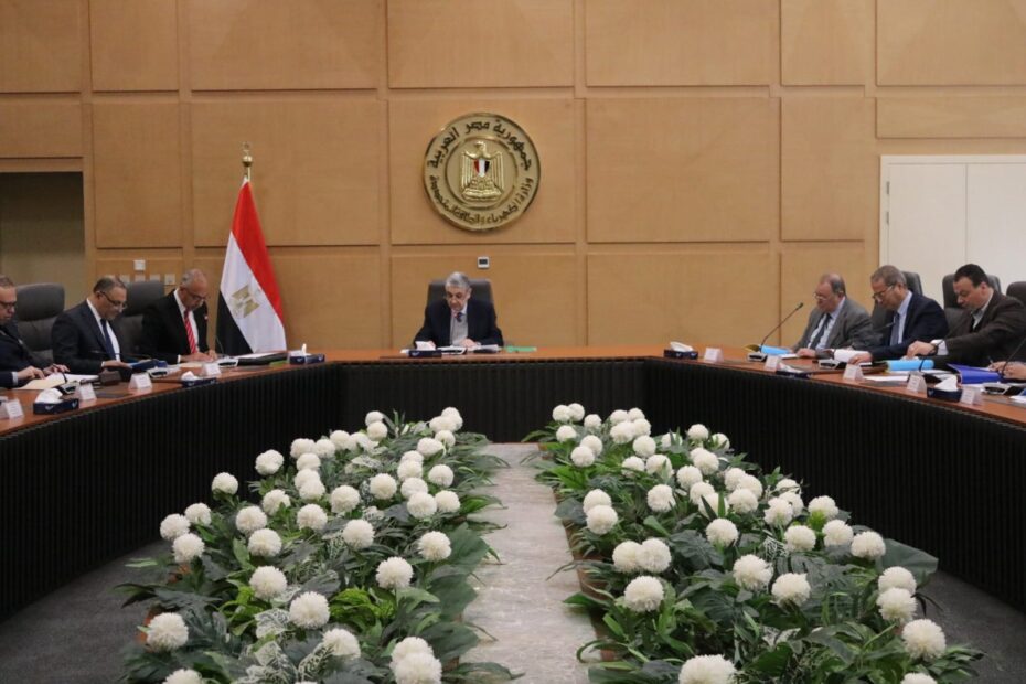 عقد اليوم مجلس إدارة هيئة الطاقة الجديدة والمتجددة بجلسته الأولى لعام 2024 برئاسة الدكتور/محمد شاكر المرقبي – وزير الكهرباء والطاقة المتجددة .