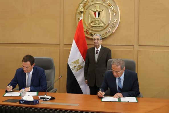 وزير الكهرباء والطاقة المتجددة يشهد توقيع بروتوكول تعاون بين الشركة القابضة لكهرباء مصر وشركة شنايدر اليكتريك مصر