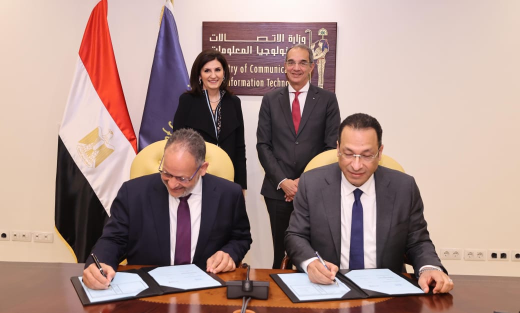 وزير الاتصالات