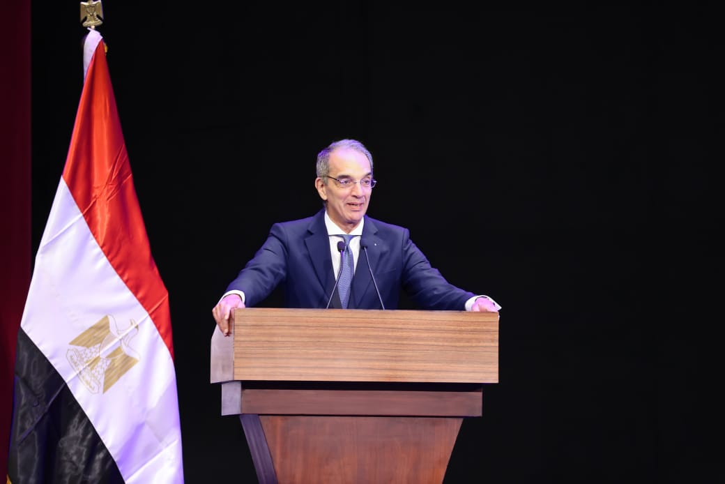  وزير الاتصالات