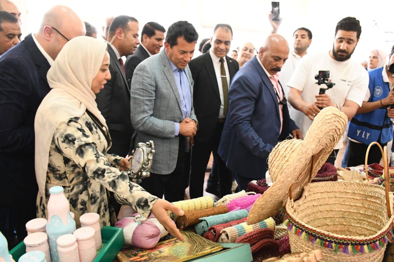 وزير الشباب والرياضة