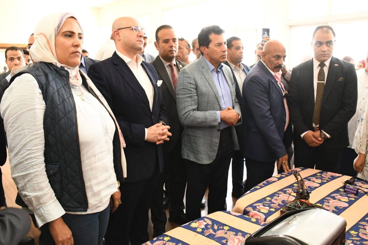 وزير الشباب والرياضة