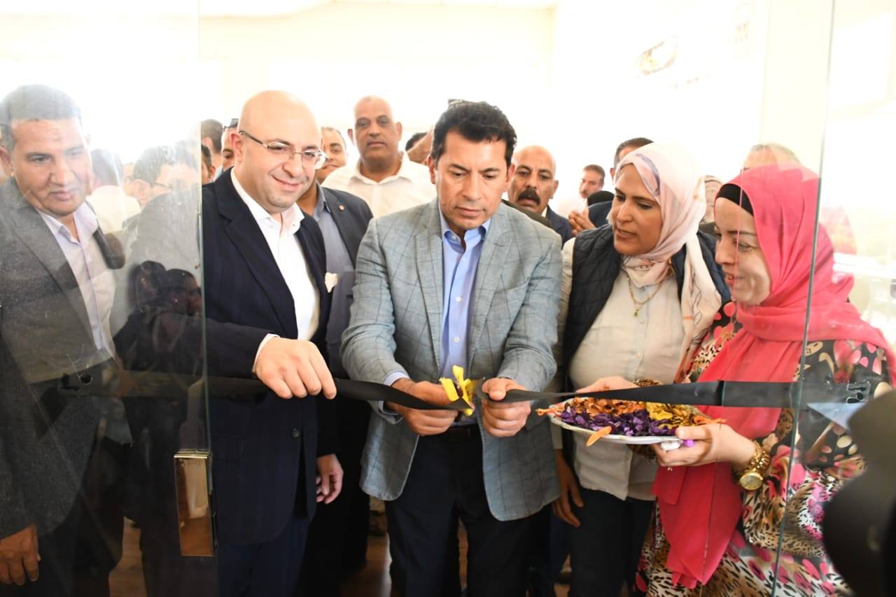 وزير الشباب والرياضة