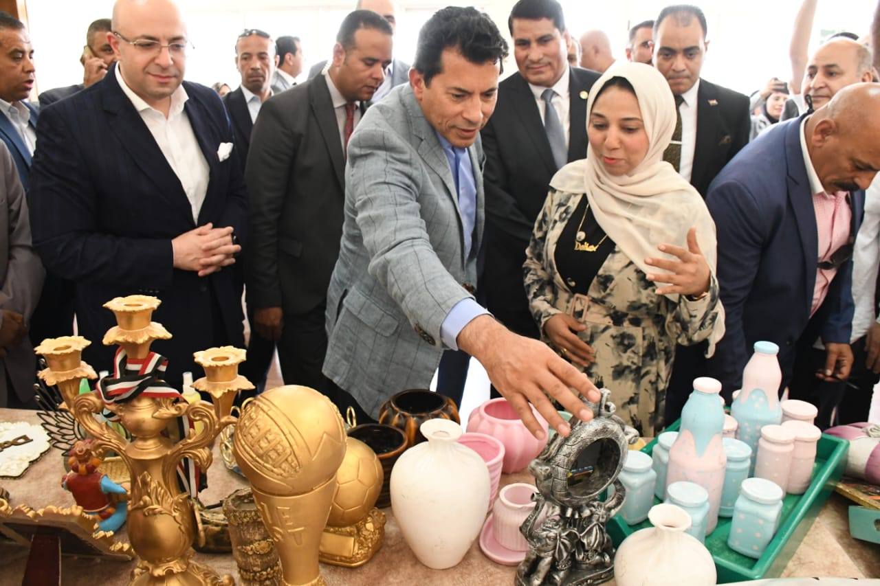 وزير الشباب والرياضة