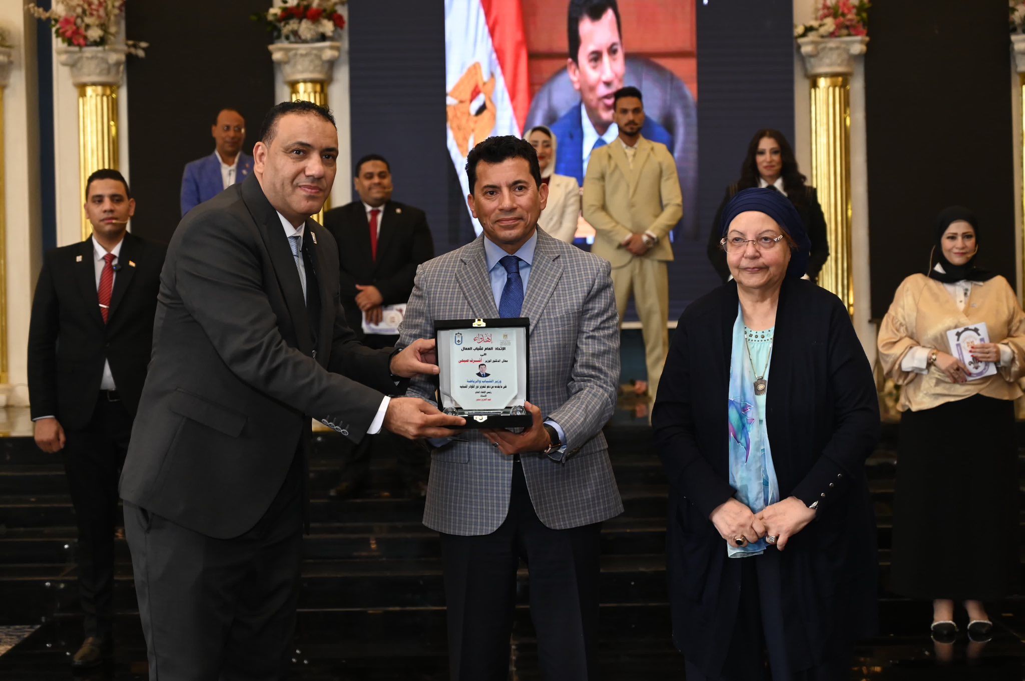 وزير الشباب والرياضة