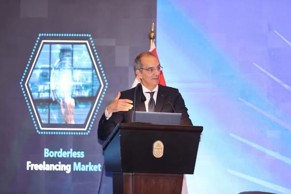  وزير الاتصالات