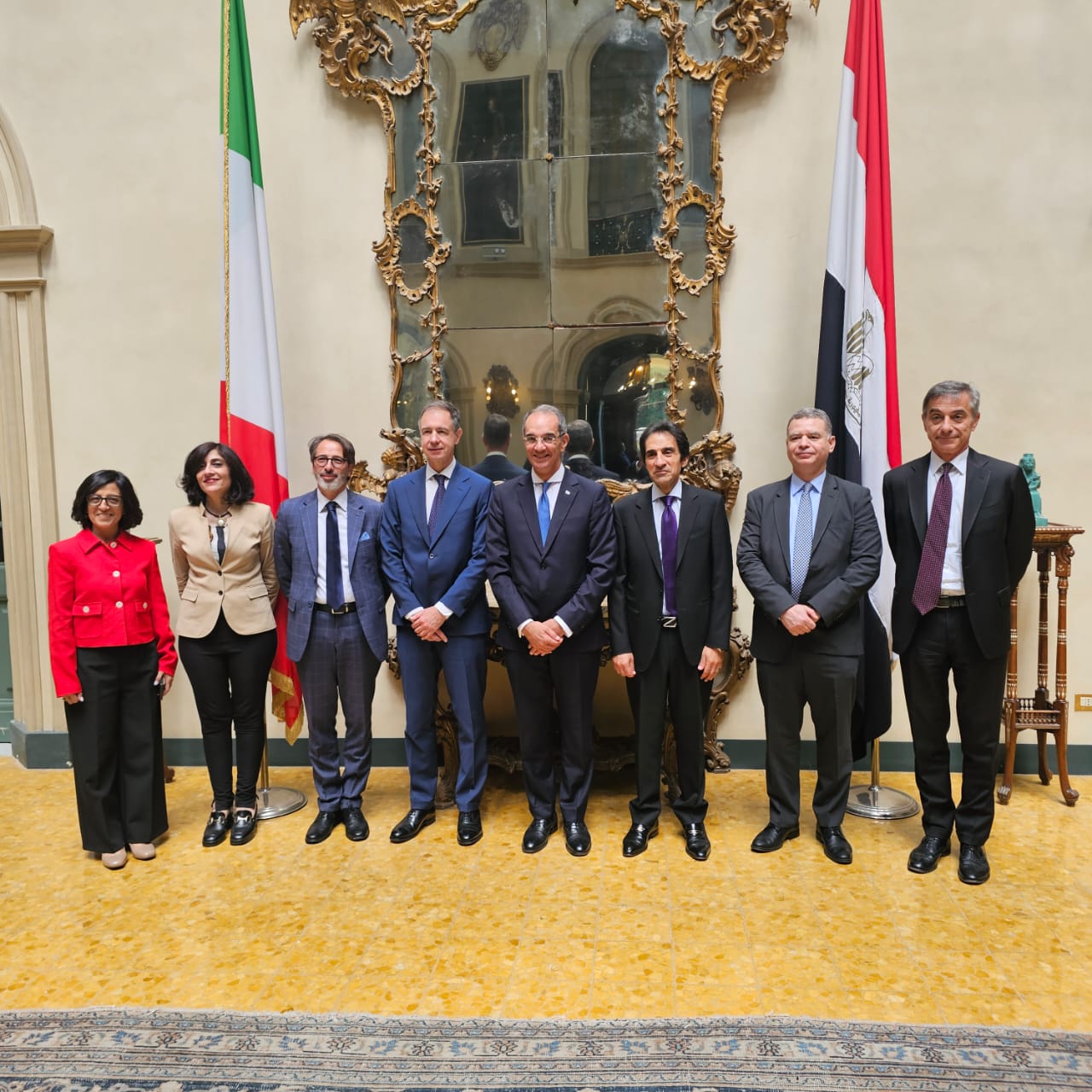 وزير الاتصالات