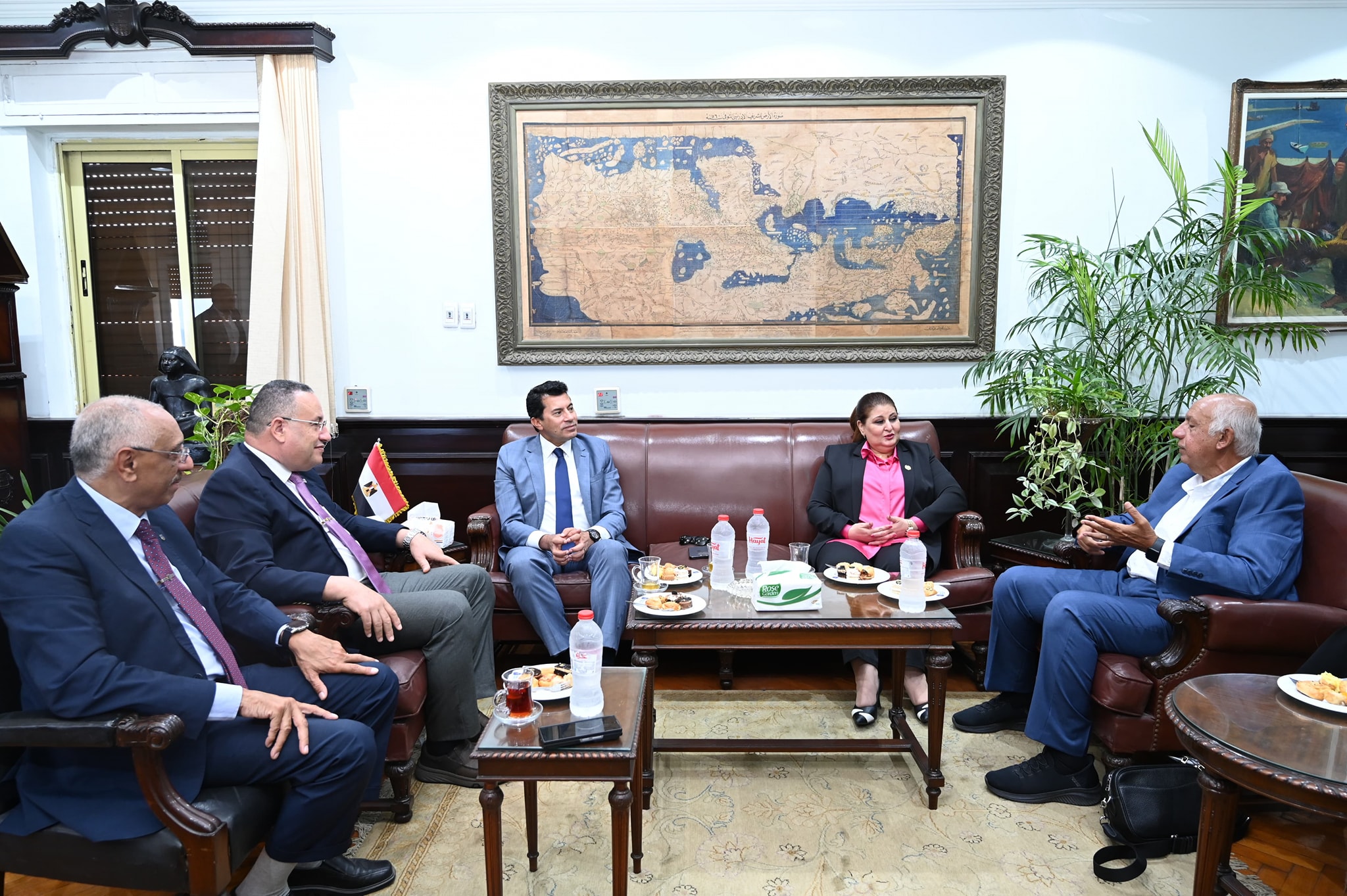 وزير الشباب والرياضة