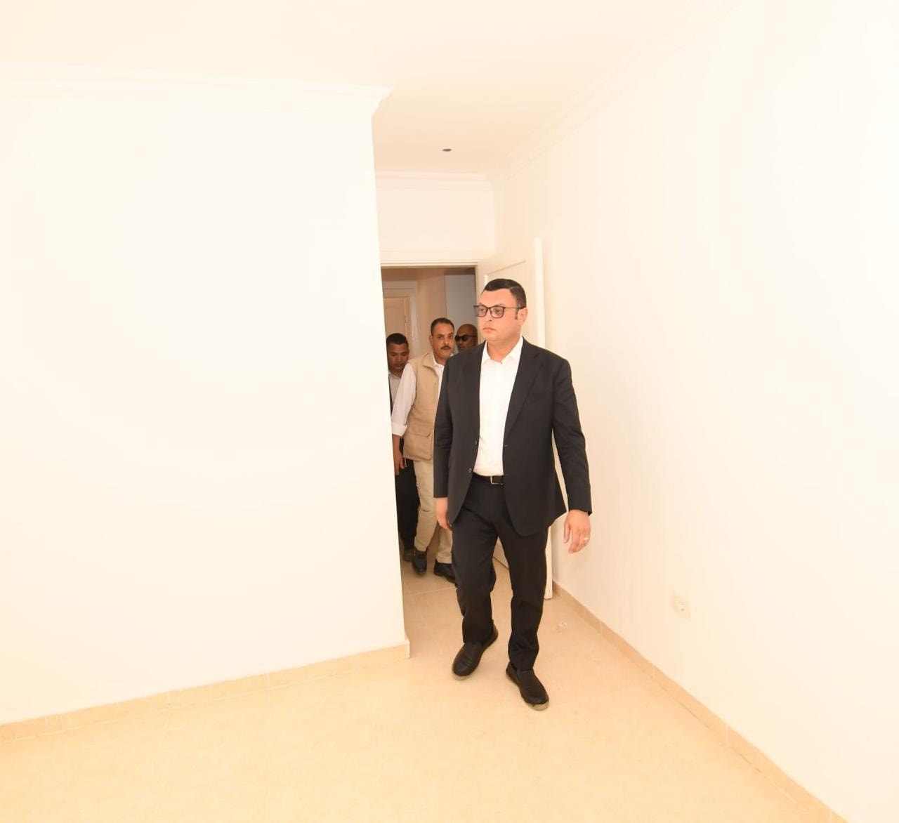  وزير الإسكان