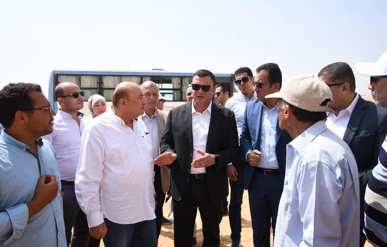  وزير الإسكان