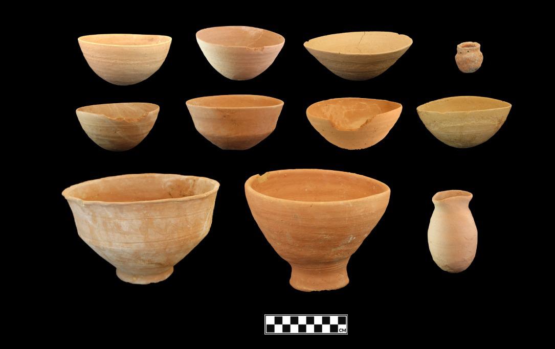 ثلاثة مقابر جديده