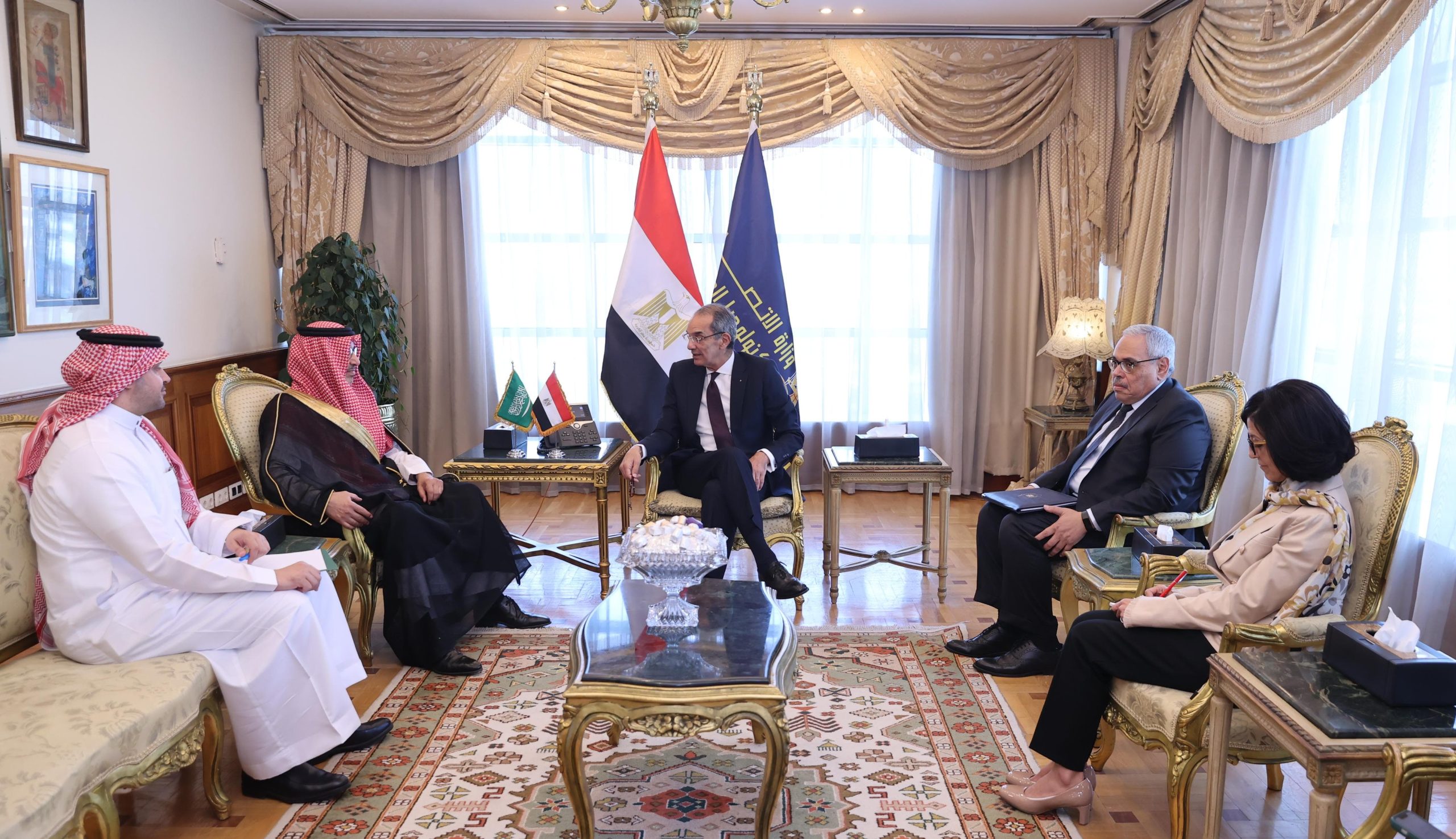 وزير الاتصالات