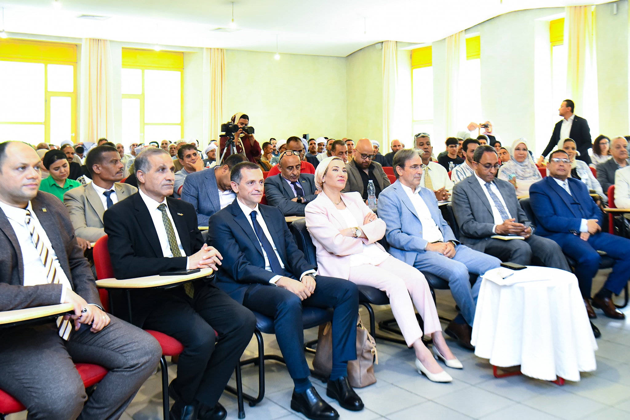 وزيرة البيئة
