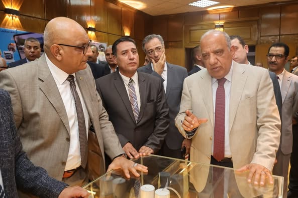 وزير الكهرباء والطاقة