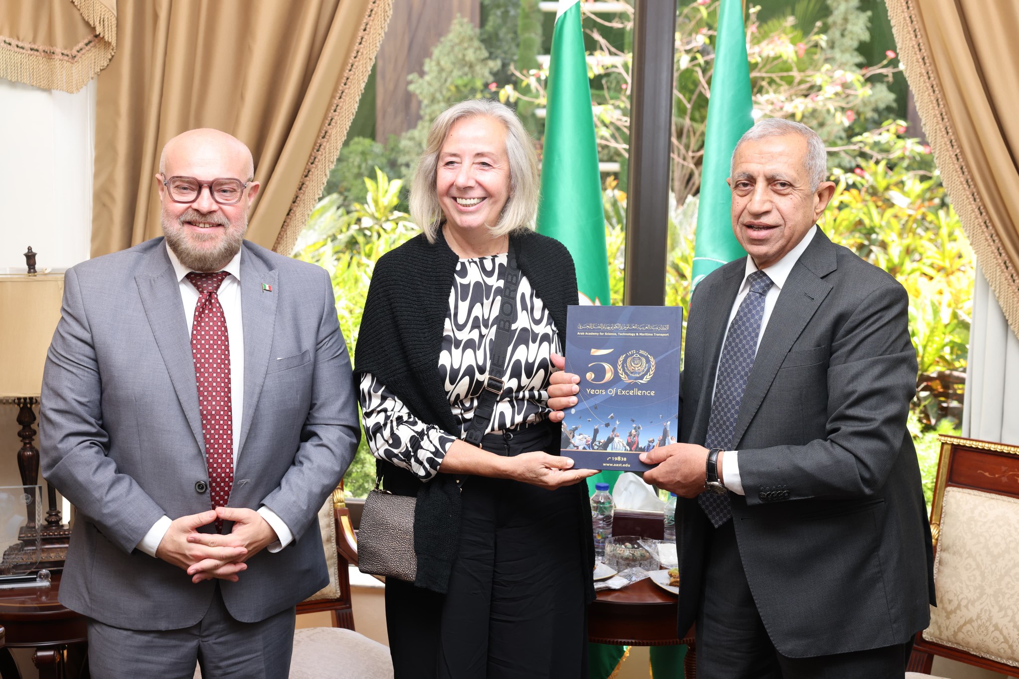 الاكاديمية العربية