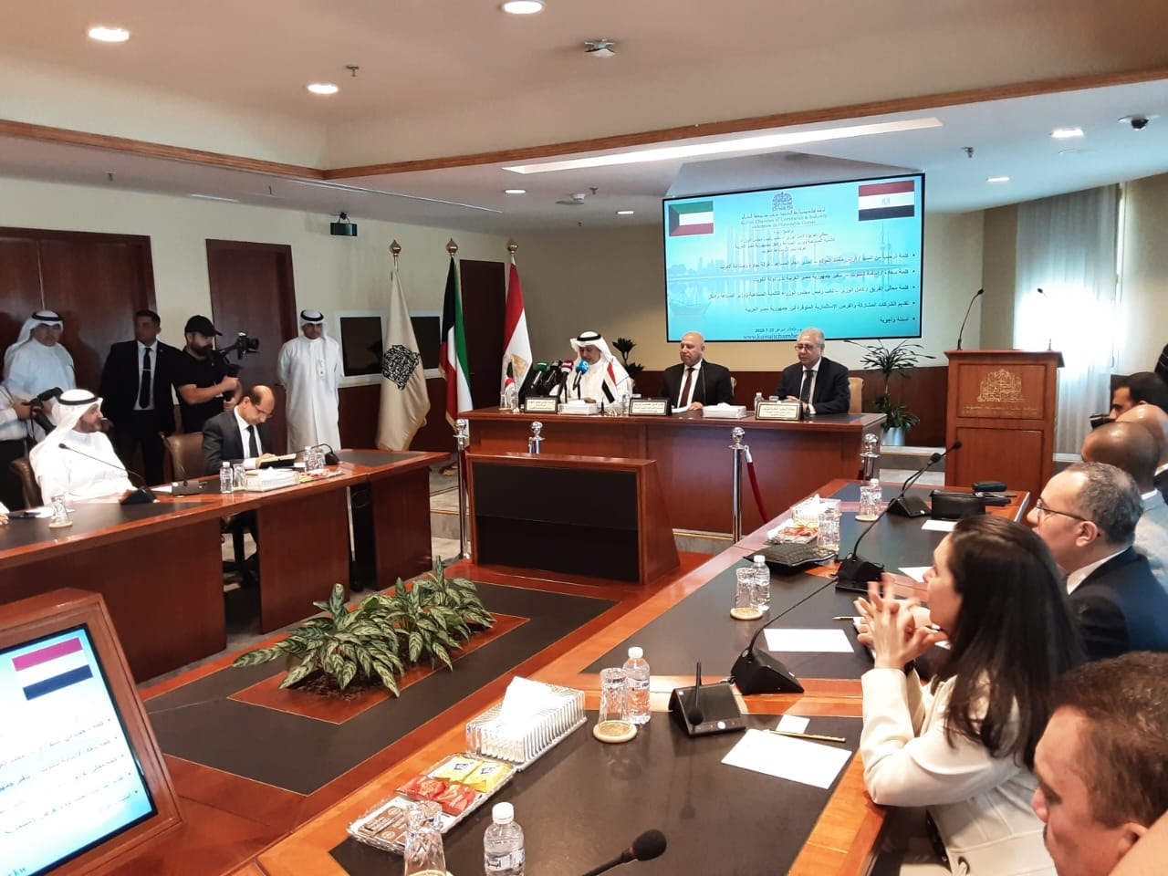 وزير الصناعة