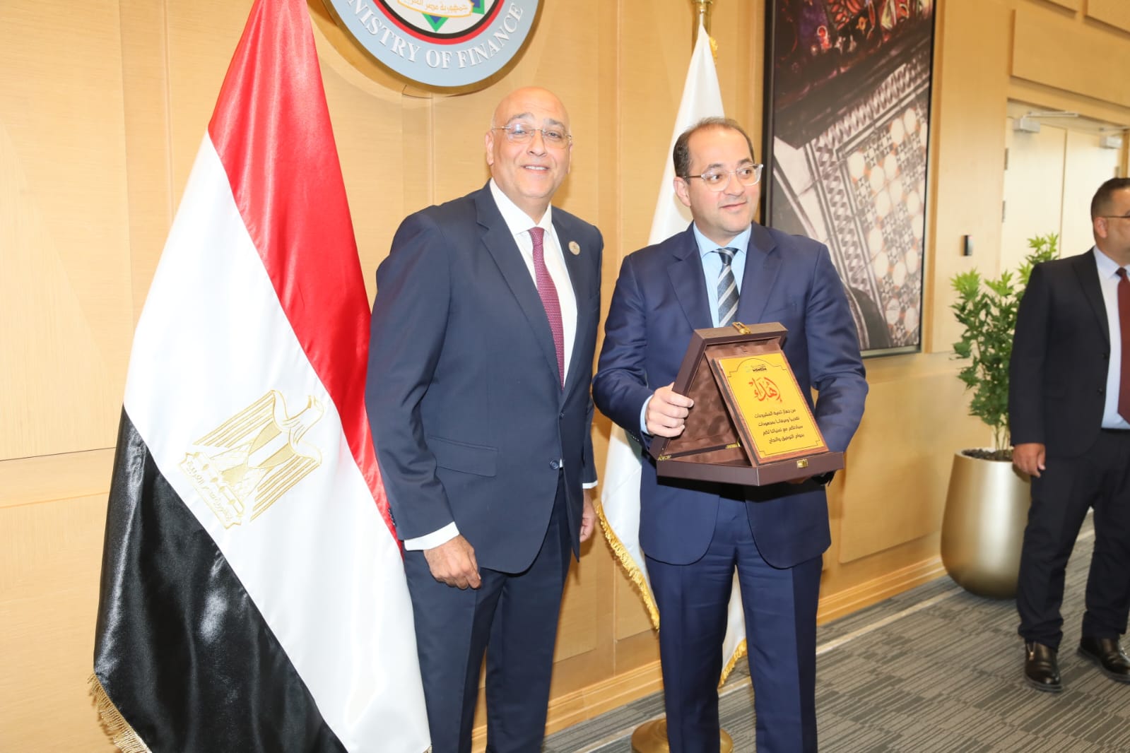  وزير المالية