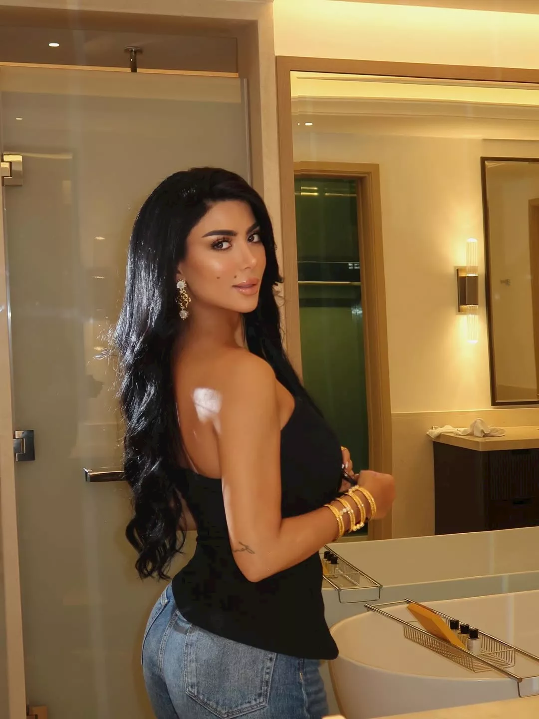 كارولين عزمي