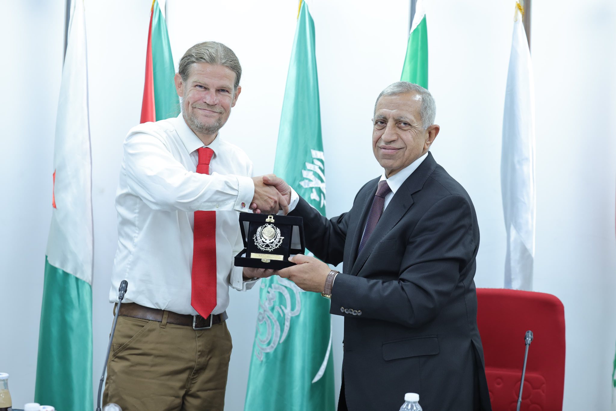 الاكاديمية العربية