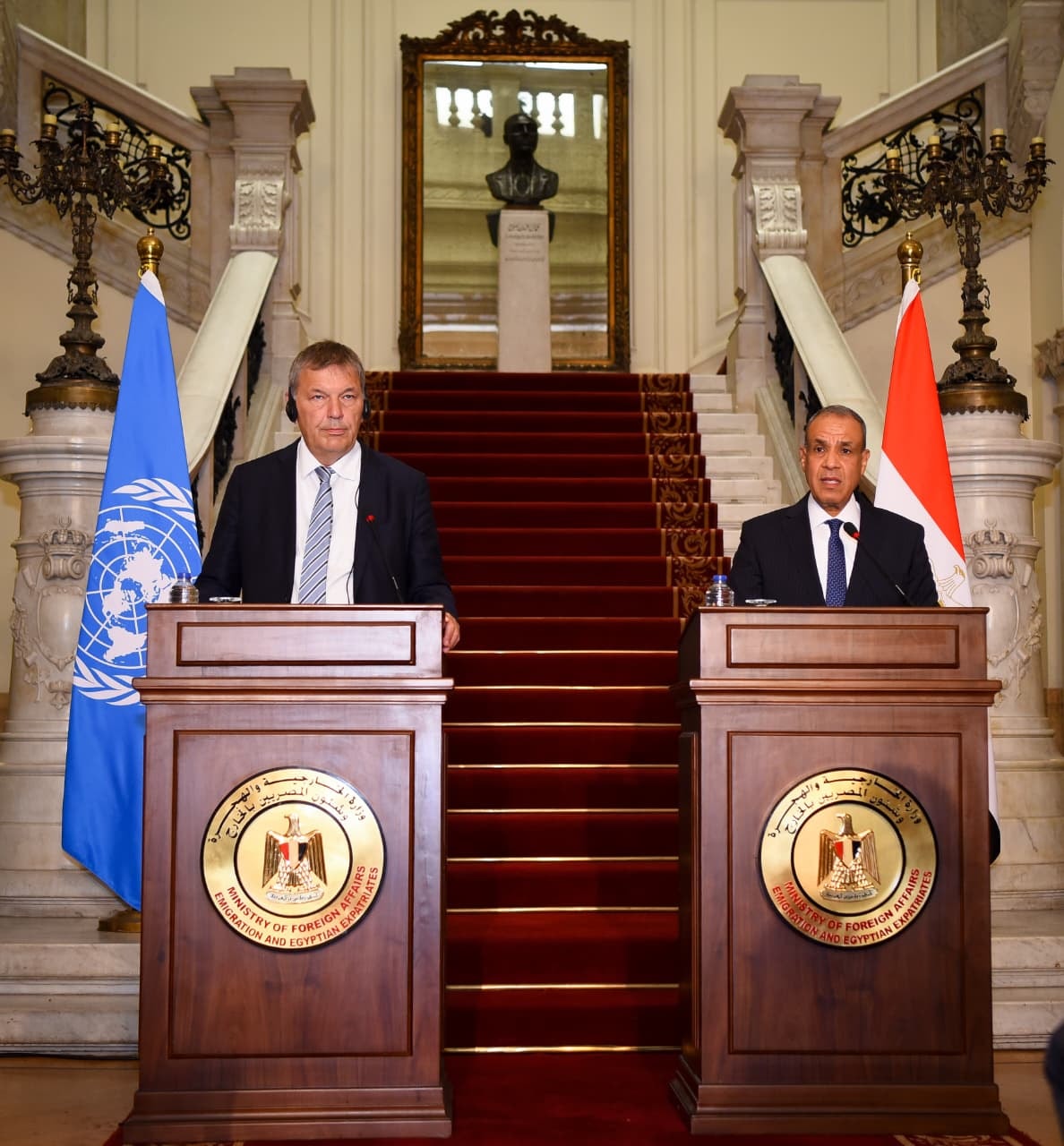 وزير الخارجية