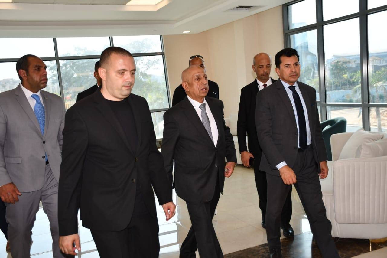 وزير الشباب والرياضة