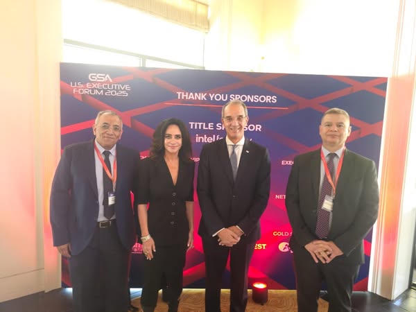  وزير الاتصالات