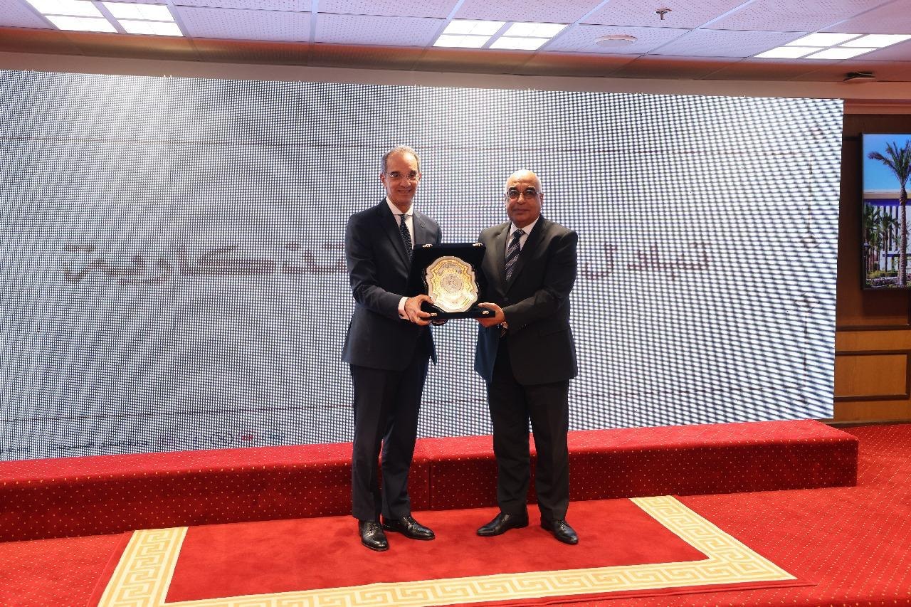 وزيرا العدل والاتصالات