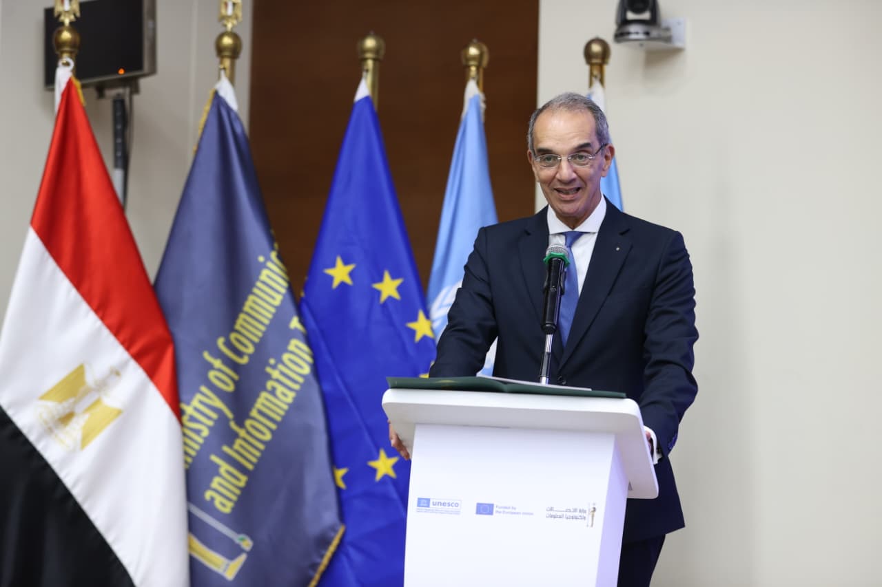 وزير الاتصالات