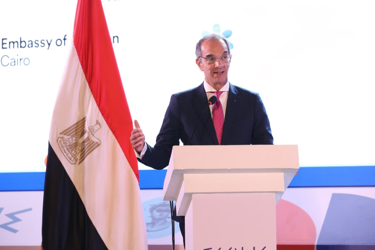 وزير الاتصالات