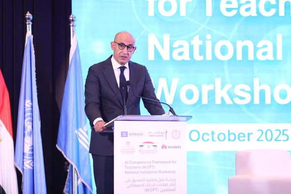  وزيرا التربية والتعليم والاتصالات