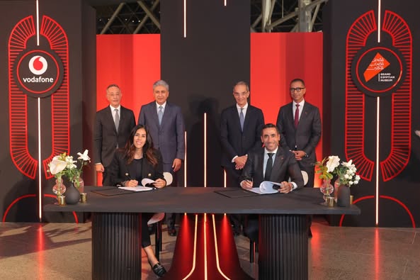 وزيرا السياحة و الاتصالات 