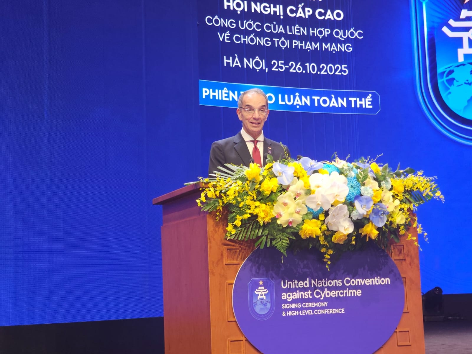 وزير الاتصالات