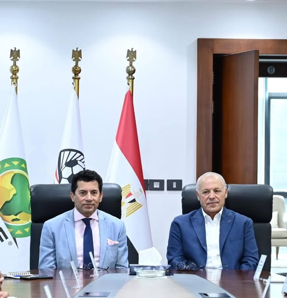  وزير الرياضة