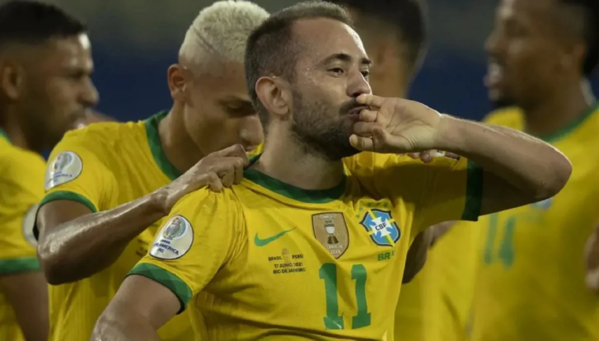 إيفرتون ريبيرو 