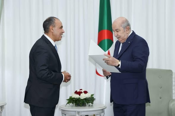  وزير الخارجية 