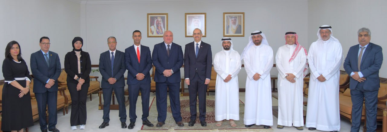 وزير الشئون القانونية البحريني