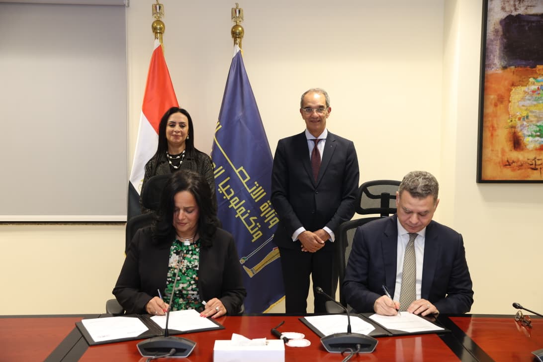 وزيرا الاتصالات