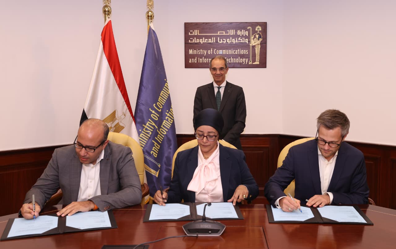 وزير الاتصالات