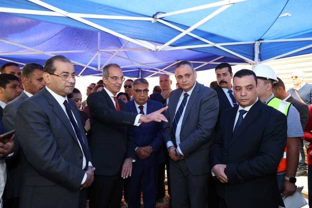 وزير الاتصالات